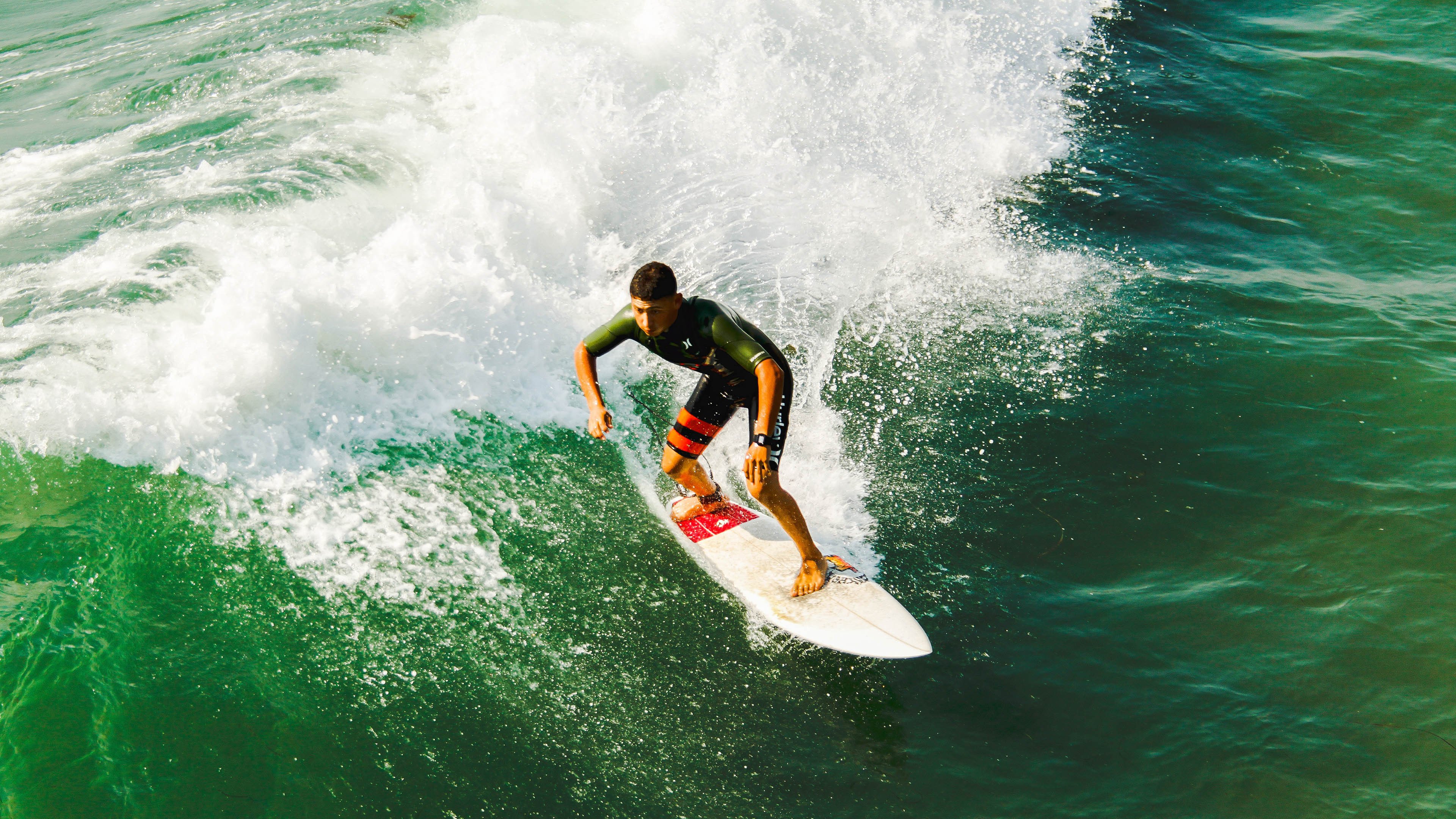 梅西刷新纪录之夜，哥伦比亚奇迹翻盘里昂